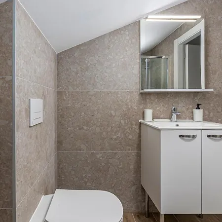 Διαμέρισμα Lovely In With Wi-fi