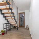 4 Bedroom Lovely In 아파트