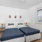 아파트 4 Bedroom Lovely In Cernik (Primorje-Gorski Kotar)