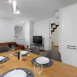 4 Bedroom Lovely In 아파트