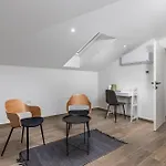 아파트 4 Bedroom Lovely In