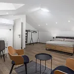 4 Bedroom Lovely In 아파트