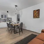 4 Bedroom Lovely In *