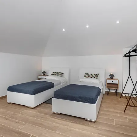 4 Bedroom Lovely In * Cernik (Primorje-Gorski Kotar)
