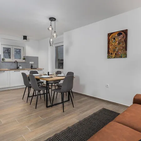 4 Bedroom Lovely In *