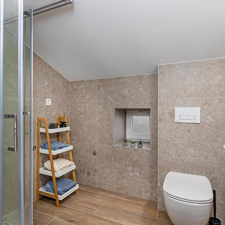 4 Bedroom Lovely In * Cernik (Primorje-Gorski Kotar)