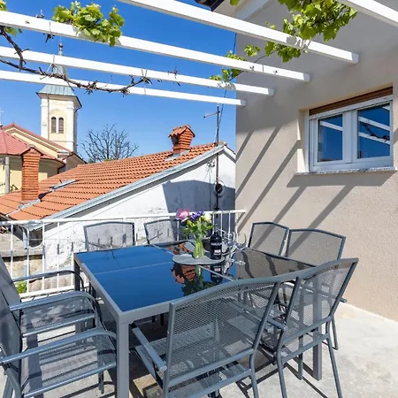4 Bedroom Lovely In *
