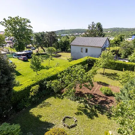 4 Bedroom Lovely In Cernik (Primorje-Gorski Kotar)